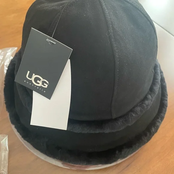 UGG Black City shearling Bucket Hat - Picture 1 of 8